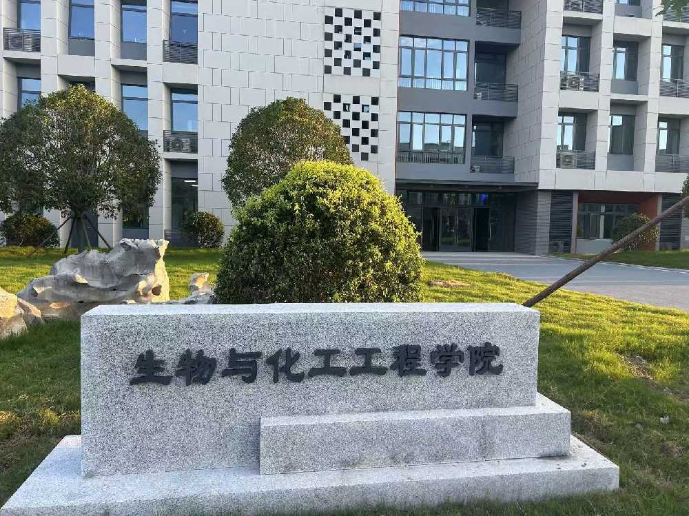 巨野县扬州职业大学体育场高杆灯项目